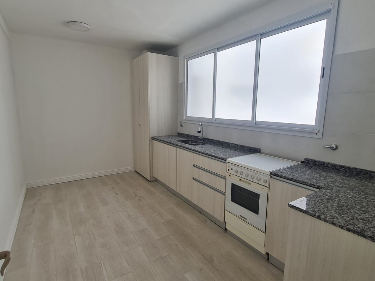 Zona Centro: Departamento de tres ambientes en venta