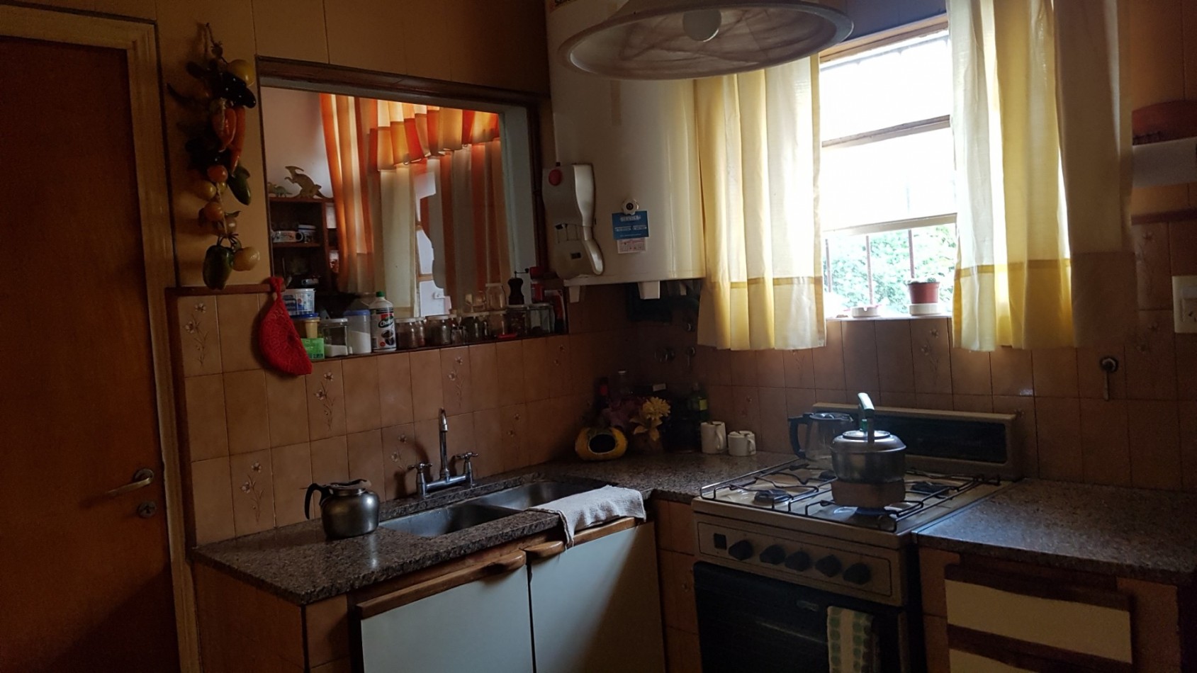 Chalet de 3 ambientes con garaje doble sobre lote propio Zona Villa Primera
