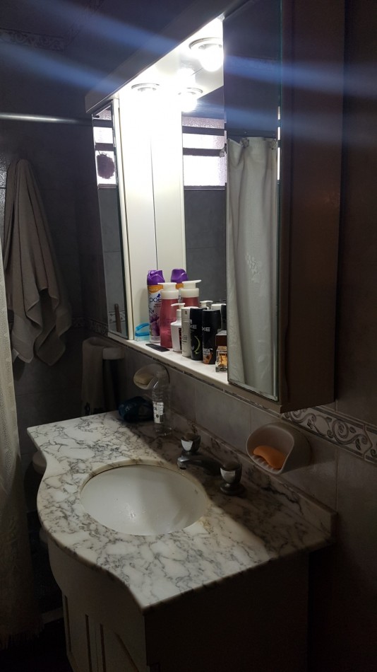 Chalet de 3 ambientes con garaje doble sobre lote propio Zona Villa Primera