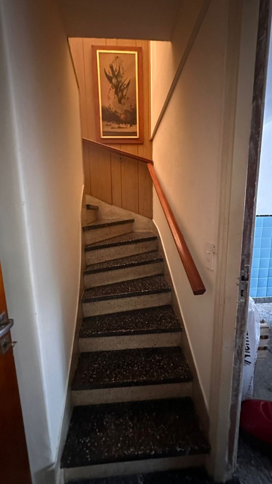 AMPLIO CHALET EN VENTA de 6 ambientes, parque y quincho ZONA PERLA NORTE